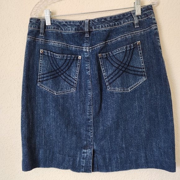 Women's High Sierra Medium Wash Denim Skirt Decorative Back Pocket Size 10 - Picture 2 of 5